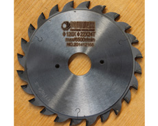 PCD saw blade for adjustable row grooving